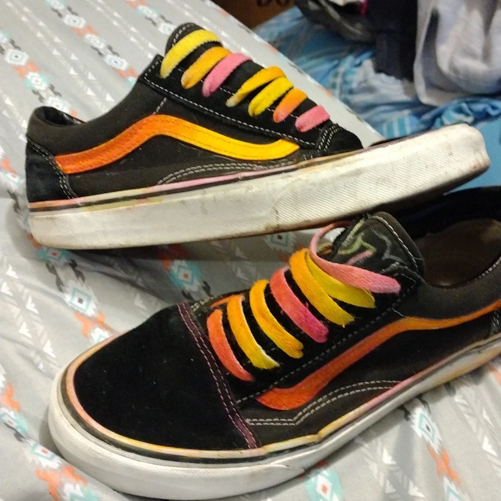 Vans - Picture 2 of 2
